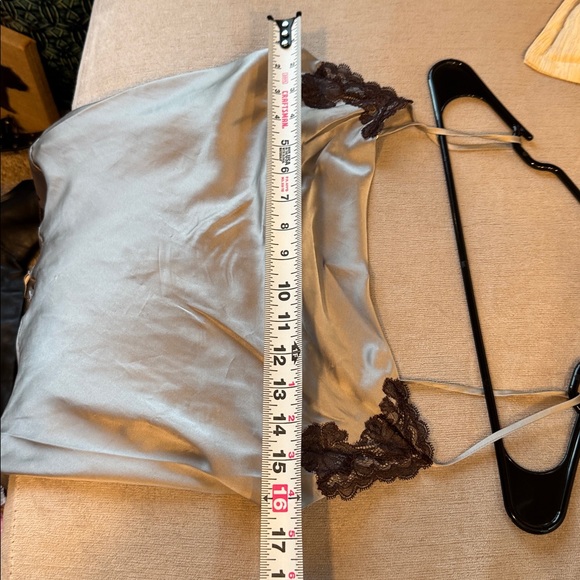 JOSIE NATORI

Lolita Lace Silk Shorts - Picture 6 of 10